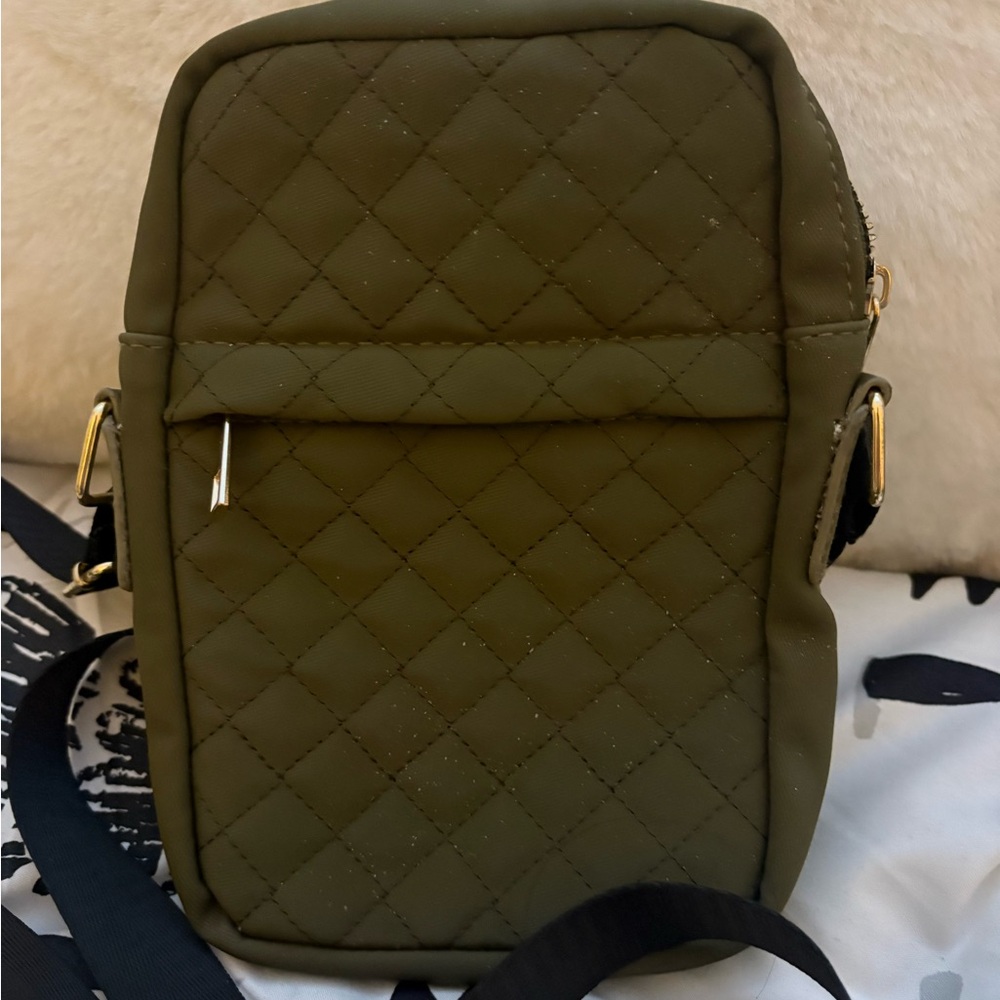 Handy army green w/black shoulder strap, great for short trips/quick errands
